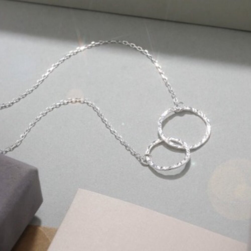 Sterling Silver Hammered Interlocking Circle Neck… - image 8